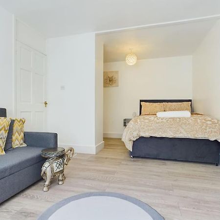 Fabulous Quiet Chelmsford Apartment - Free Parking Екстер'єр фото